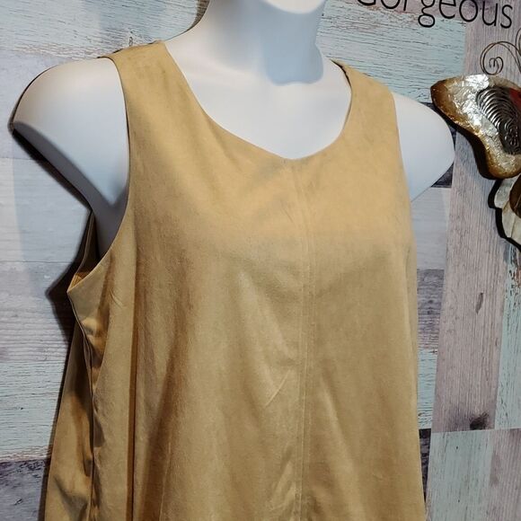 Sophia & Zeke Sz XL Tan Faux Suede Tulip Hem Sleeveless Shell Blouse 524 - Picture 3 of 8